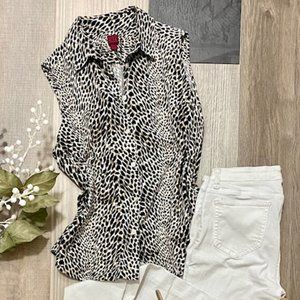 sleeveless collared shirt